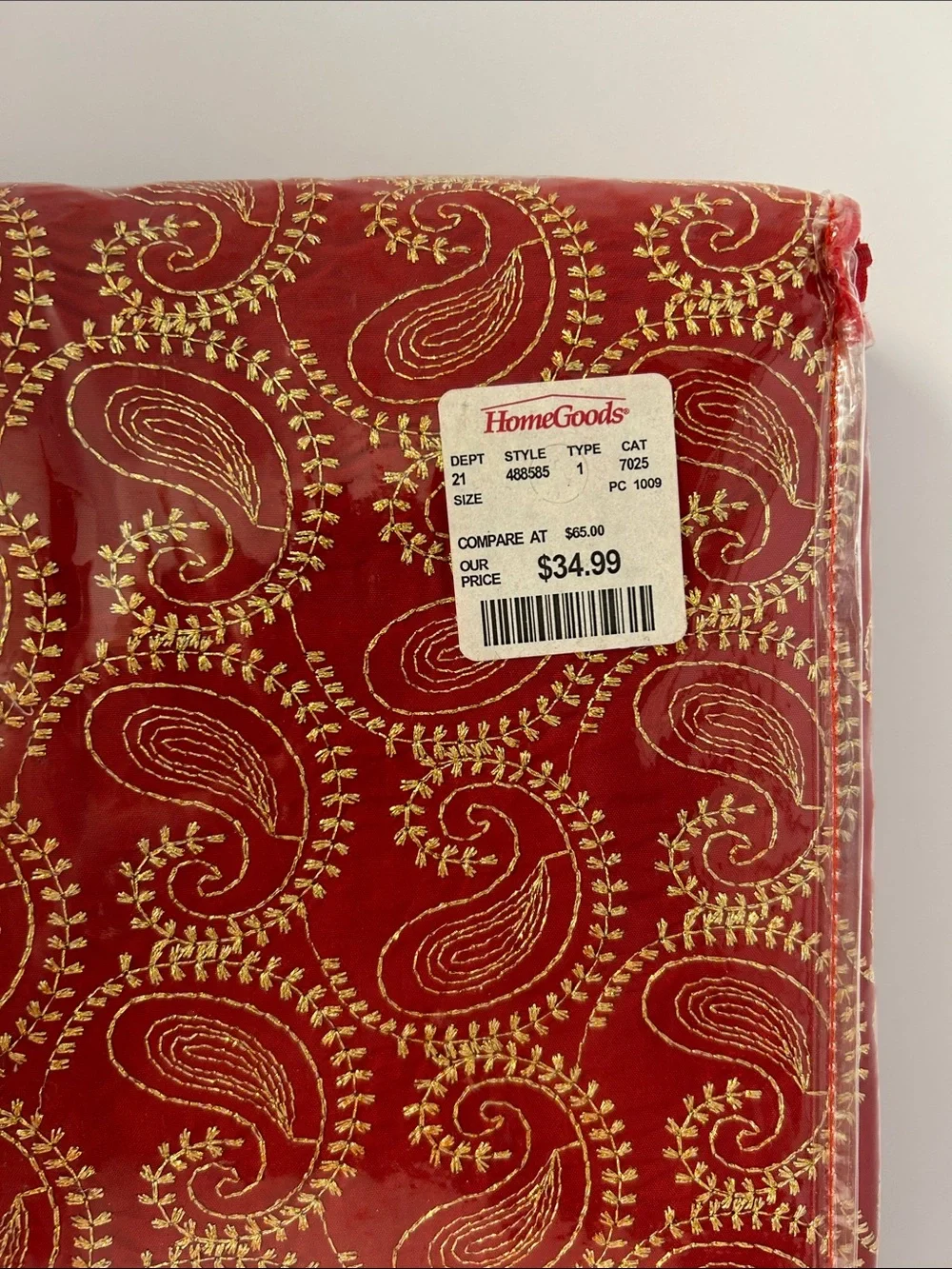 Envogue NWT Holiday 60”x120” Red & Gold Metallic Paisley Embroidery Tablecloth